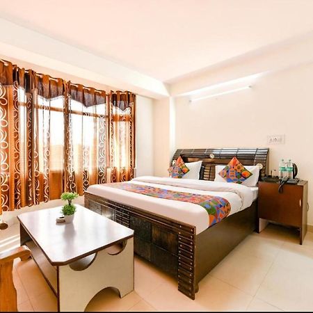 Hotel Gt International Tājganj Zewnętrze zdjęcie