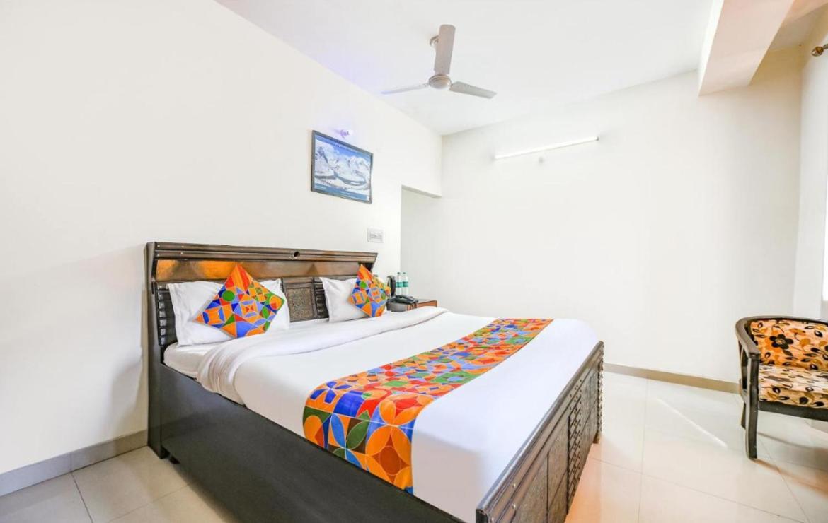 Hotel Gt International Tājganj Zewnętrze zdjęcie