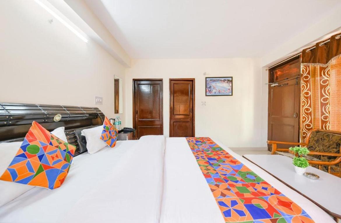 Hotel Gt International Tājganj Zewnętrze zdjęcie
