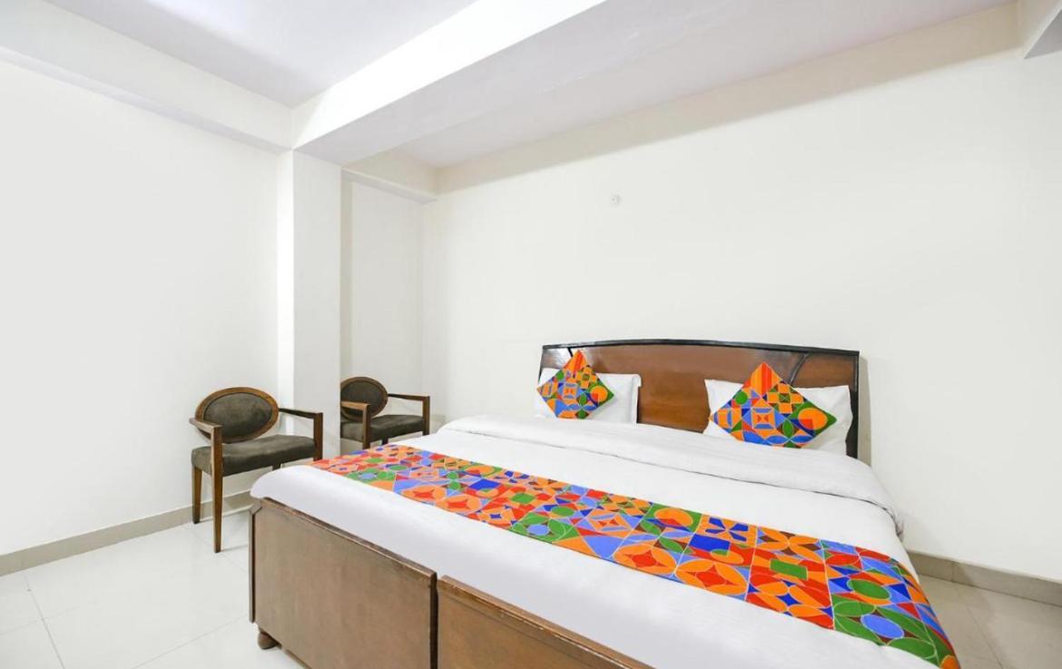 Hotel Gt International Tājganj Zewnętrze zdjęcie