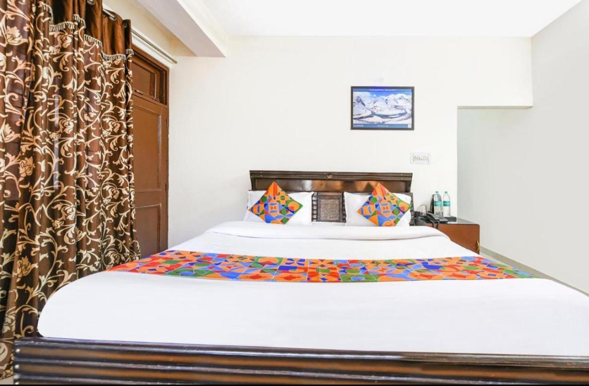 Hotel Gt International Tājganj Zewnętrze zdjęcie