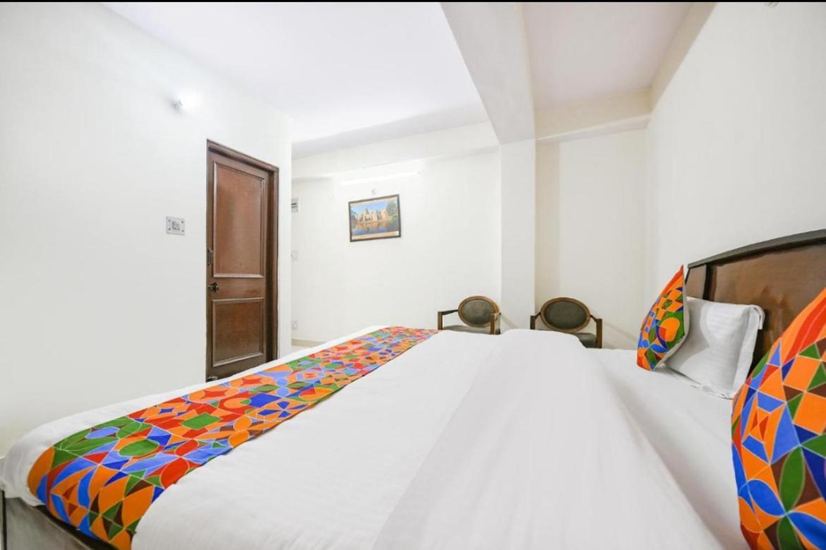 Hotel Gt International Tājganj Zewnętrze zdjęcie